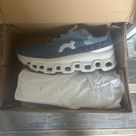 Women’s QC ATHLETIC SHOES - Picture 1 of 4